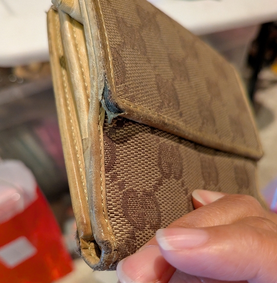 Gucci Beige and Brown Monogram Wallet - Picture 2 of 12